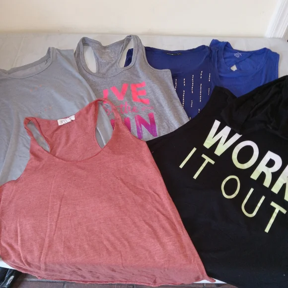 Womens 6 Pc Assorted Brands Of Tank Tops Medium - Picture 7 of 7